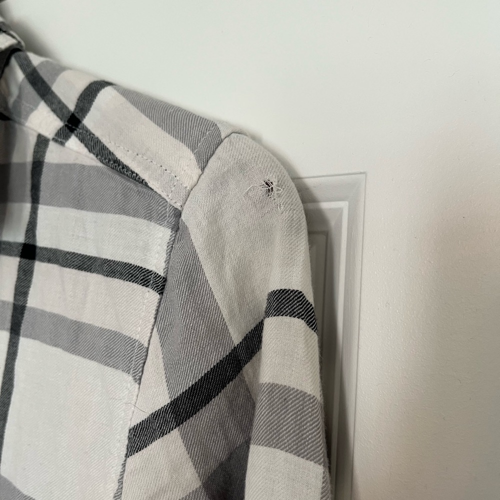 Universal Thread Women's Plaid Button-Down Shirt - Picture 2 of 2